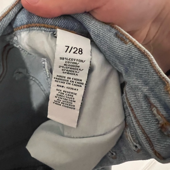 Medium wash never worn jeans - Picture 4 of 4